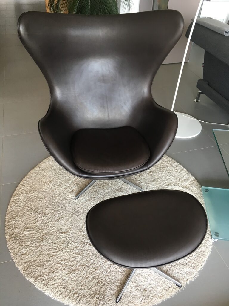 Restauration 10 Egg Chair Arne Jacobsen brown