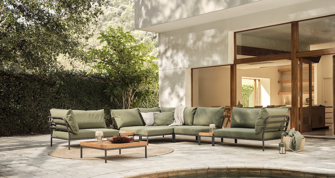 Gartenmöbel von HOUE 16 Großzügige Sitzlandschaft auf einer schönen Terrasse