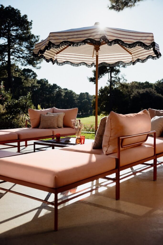 Gartensofa mit Sonnenschirm