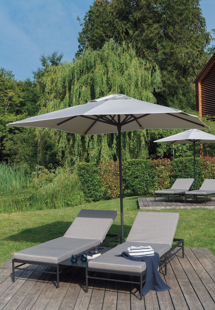 Gartenliegen 2 Sonnenschirme als Fashion-Statement