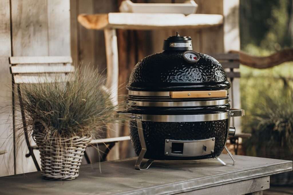 Monolith Kamado Grills 6 Kleiner Monolith Kamado Keramikgrill in schwarz